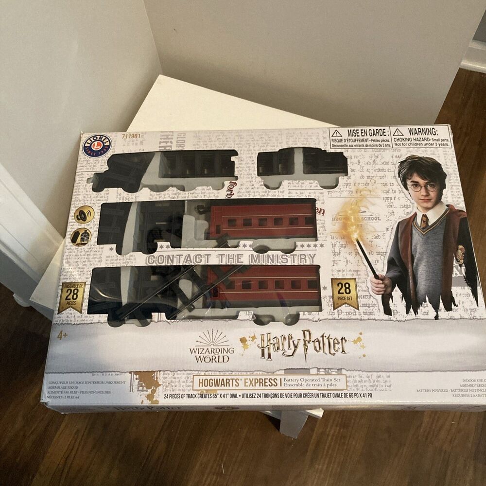 Lionel 711981 Harry Potter Hogwarts Express Battery Operated Train Set 28 Piece